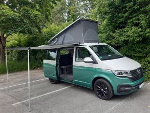 EcoCamper - California Beach mit Heckküche, Markise und Automatikgetriebe