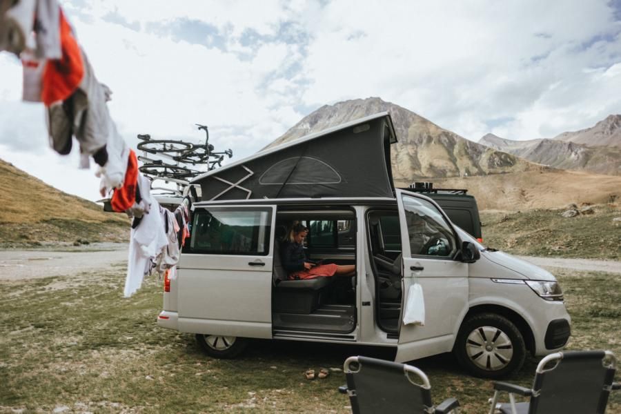 EcoCamper - California - Schlafen im Aufstelldach - Wohnen im unteren Stockwerk