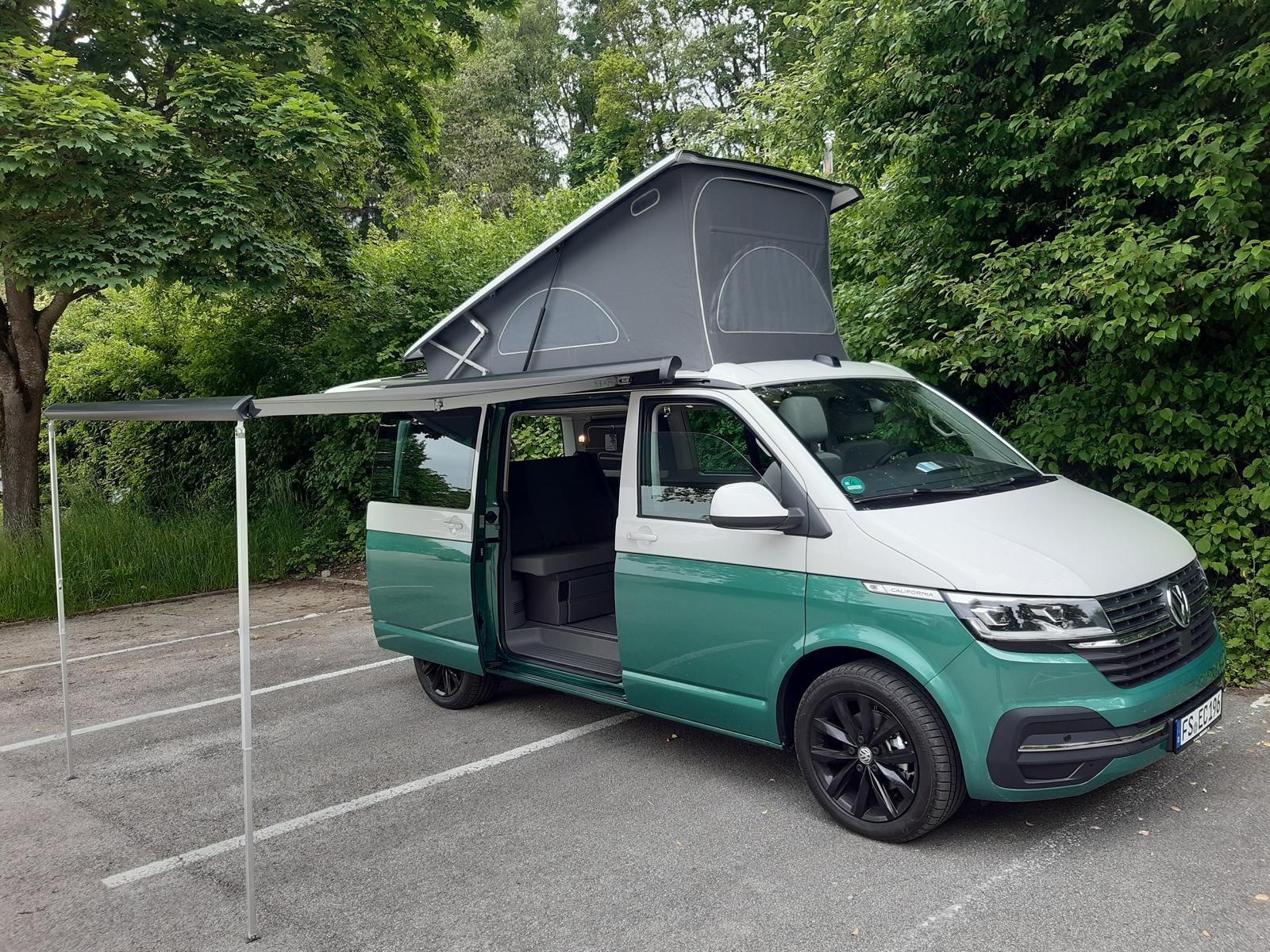 Unsere Automatik Camper mit Markise.